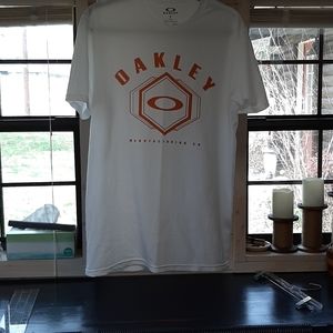 Mens white Oakley short sleeve tee LG